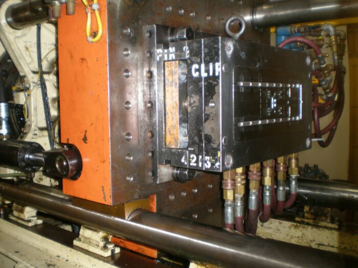 160 Ton Husky G160 RS42/42 5 injection molding machine