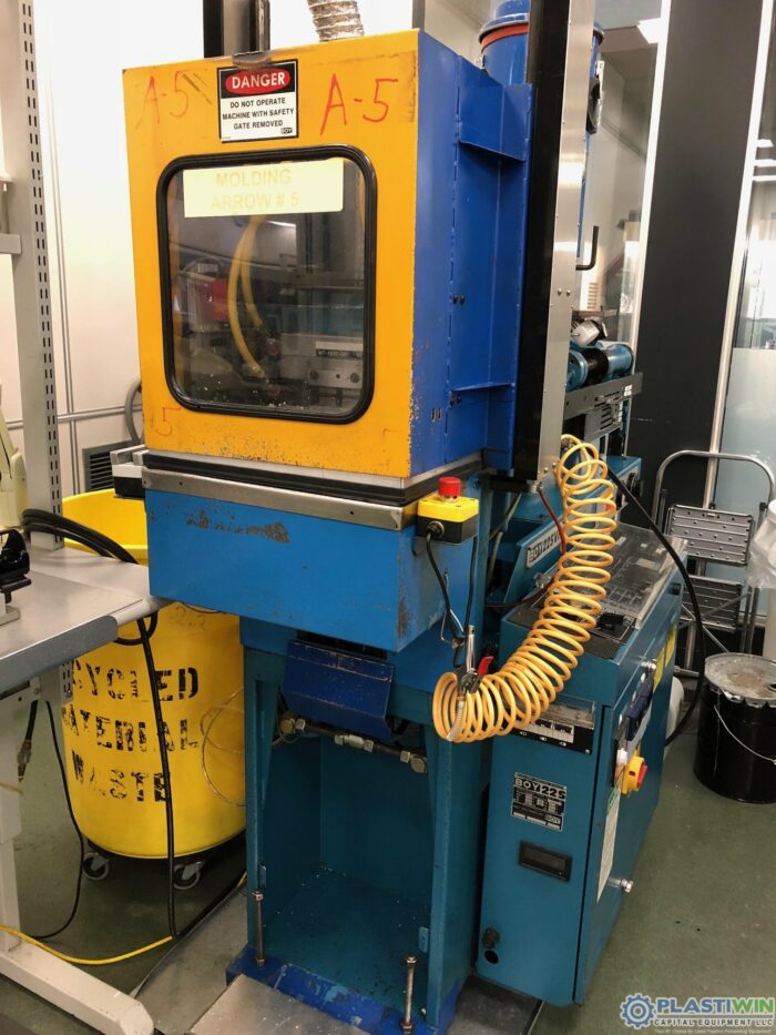 Used 22 Ton Boy 22SVH Vertical Injection Molding Machine