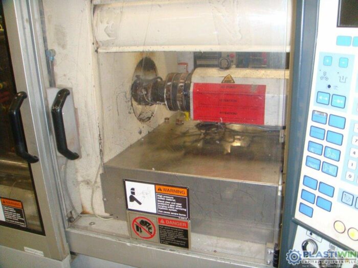 Used 65 Ton Krauss Maffei 65-220C2 Injection Molding Machine
