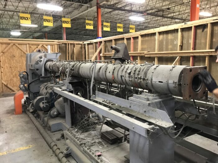 used 4.5 sterling 40:1 l/d 400 hp single screw extruder