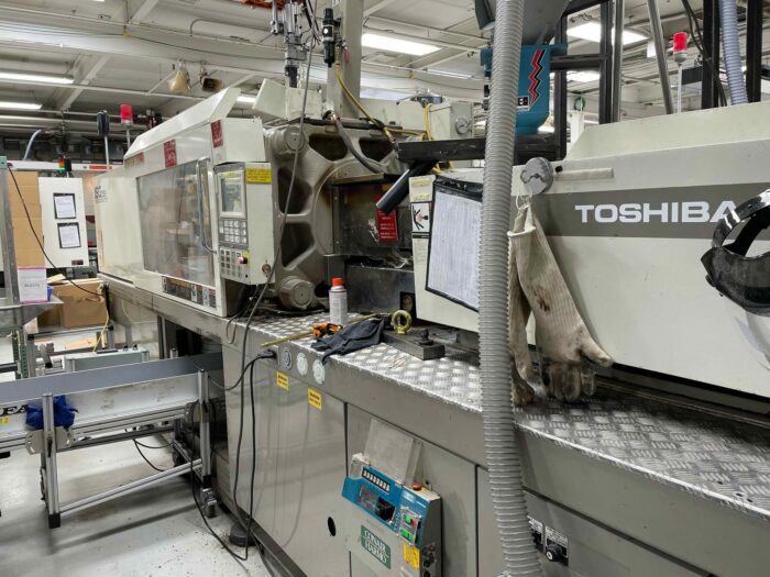 used 250 ton toshiba isg250nv10-10b injection molding machine