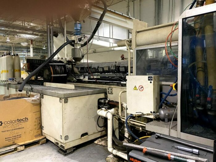Used 562 Ton Krauss Maffei KM500/12000/C2 Injection Molding Machine