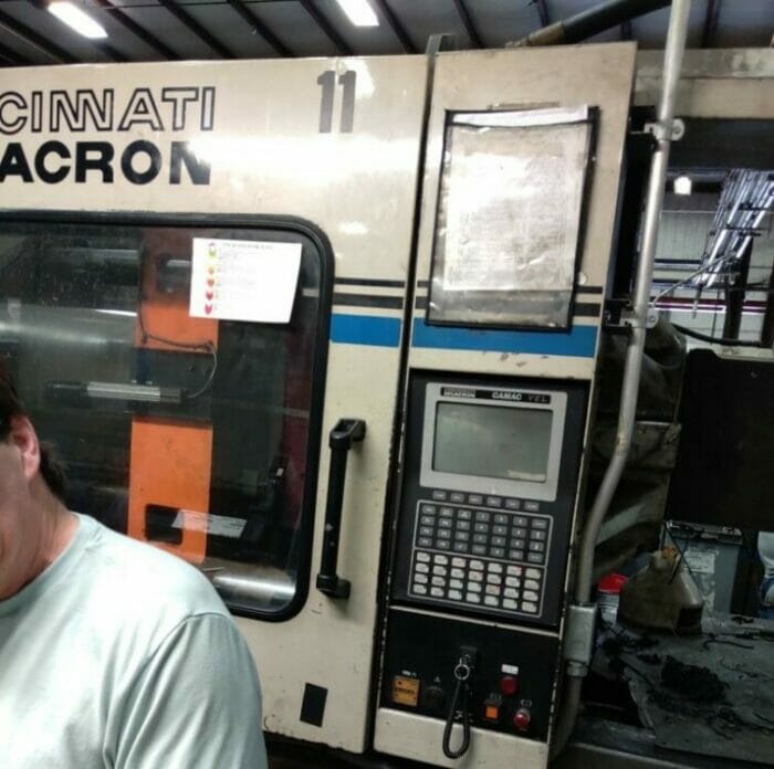 Used 400 Ton Milacron VH 400-29 Injection Molding Machine
