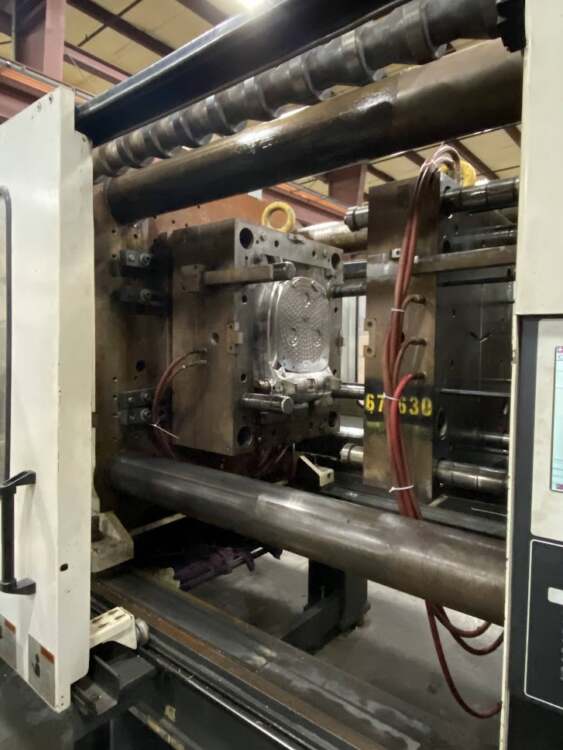 Used 725 Ton Cincinnati VT 725 Injection Molding Machine