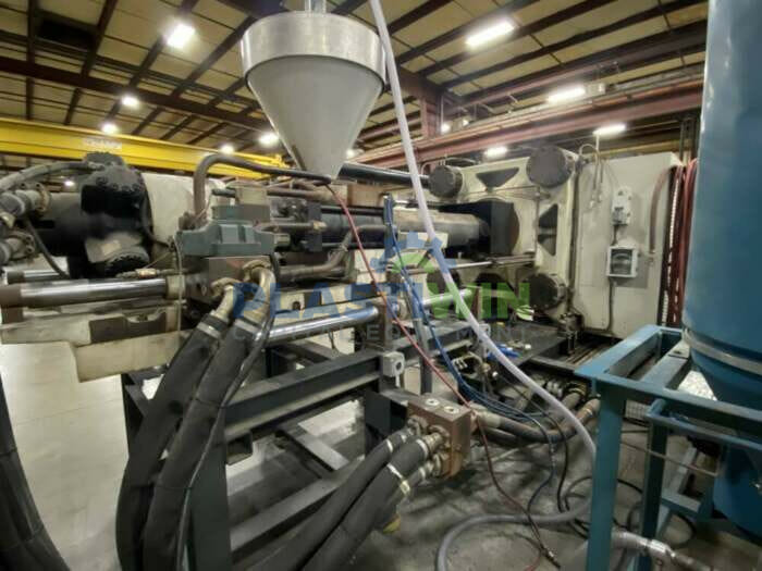Used 725 Ton Cincinnati VT 725 Injection Molding Machine