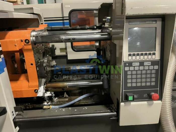 Used 33 Ton Cincinnati VSX33 Injection Molding Machine