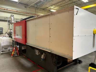Used 550 Ton Milacron NT-550-80 Injection Molding Machine