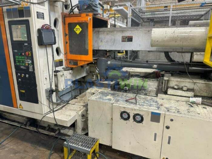 Used 720 Ton Ube UN720W Injection Molding Machine