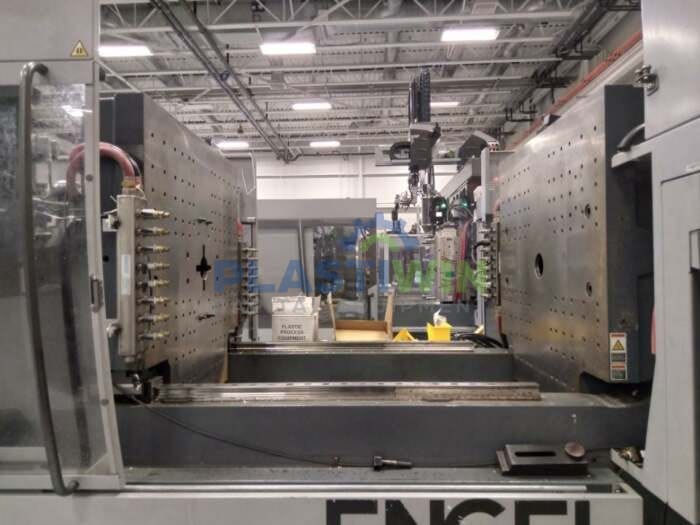 Used 407 Ton Engel VC 2050/440 TECH US Injection Molding Machine