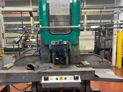 Used 80 Ton Newbury Injection Molding Machine