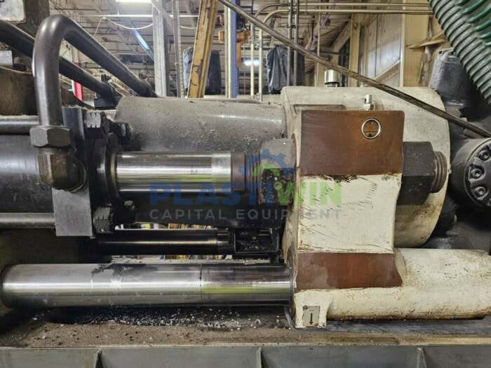 Used 500 Ton Cincinnati Milacron Injection Molding Machine