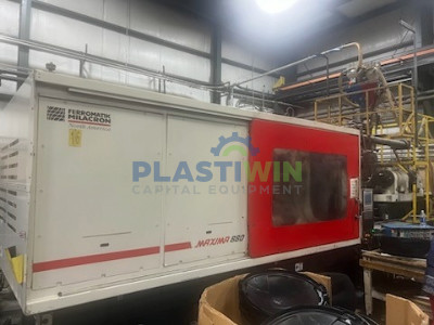 Used 880 Ton Milacron Horizontal Injection Molding Machine