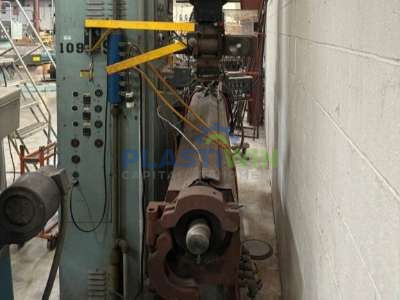 Used 3.5” Davis Standard 24:1 Single Screw Extruder with Blender