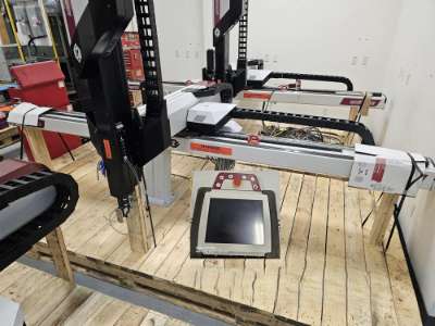 Used Wittmann Model W833 PRO Robot