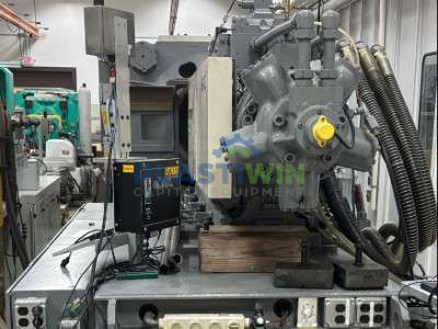 Used 618 Ton Nissei FV560-210L Horizontal Injection Molding Machine