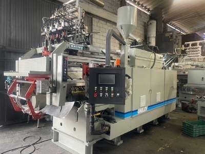 Used Uniloy 350-R2 4-Head Reciprocating Screw Blow Molding Machine