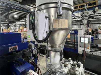 Used Comet Model CAL-6U-E Vacuum Loader