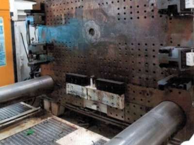 Used 3034 Ton Krauss Maffei KM2700-24500/MX/IMC Injection Molding Machine