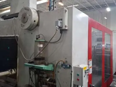 Used 1100 Ton Cincinnati Milacron MG1100 Injection Molding Machine