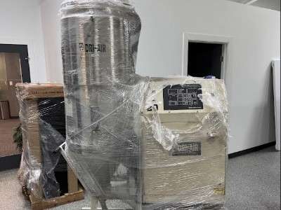 DRI-AIR Model HPD-7 CFM Dryer System with RH300 Hopper