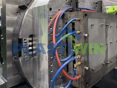 Used 560 Ton Engel Victory 5160H/2460W/560 Combi US 2-Shot Injection Molding Machine